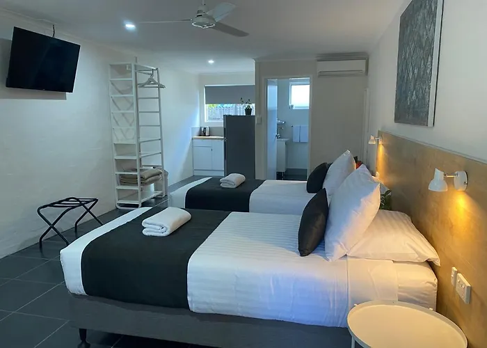 Tin Can Bay Motel