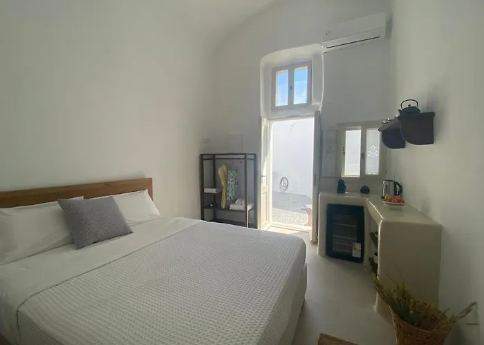Villa Patitiri Cave House With Private Pool In Megalochori Santorini