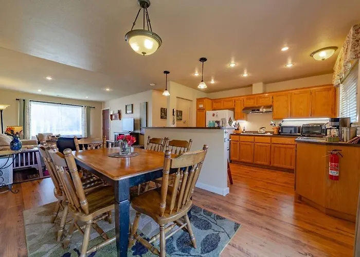 Elk Meadow Cabins 13A Bears Den Suite