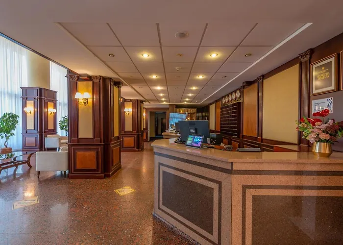 Готель Дніпро Dnipro Hotel