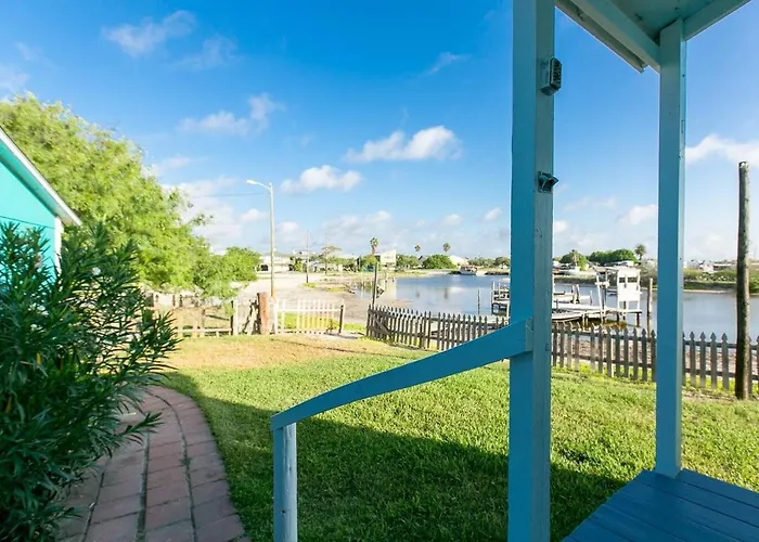 Waterfront Laguna Madre Bayhouse - Fishing, Birding & Family Retreat