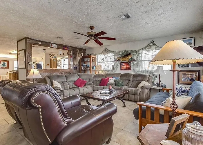 Waterfront Laguna Madre Bayhouse - Fishing, Birding & Family Retreat