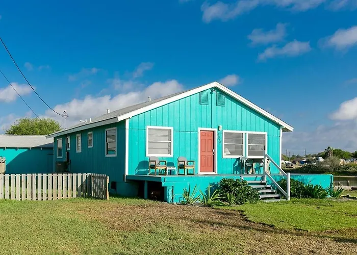 Waterfront Laguna Madre Bayhouse - Fishing, Birding & Family Retreat