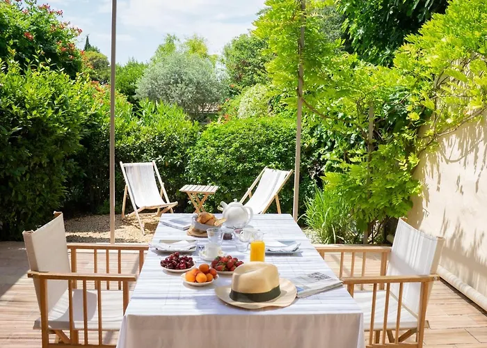 Les Canisses, Magnifique Appartement Avec Terrasse Au Coeur D'Uzes