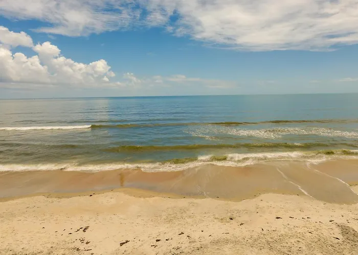 North Topsail Beach Vacation Rental W/ Balcony!