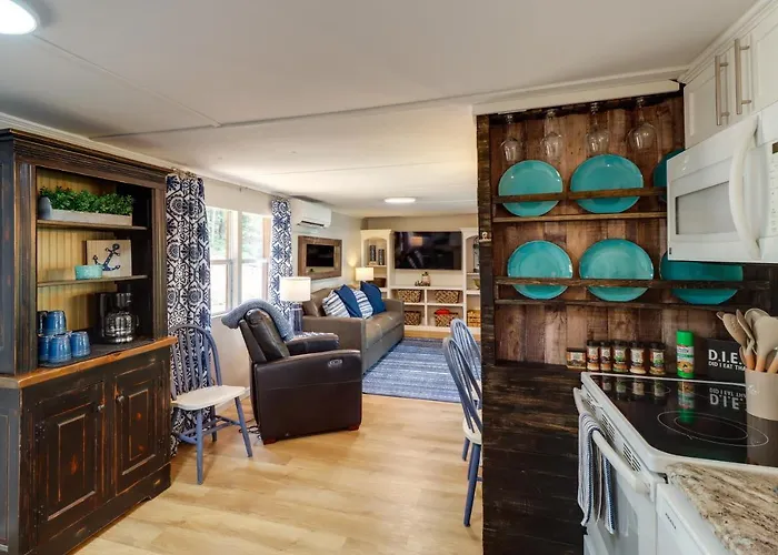 Edgemont Waterfront Cabin Rental W/ Beach Access!