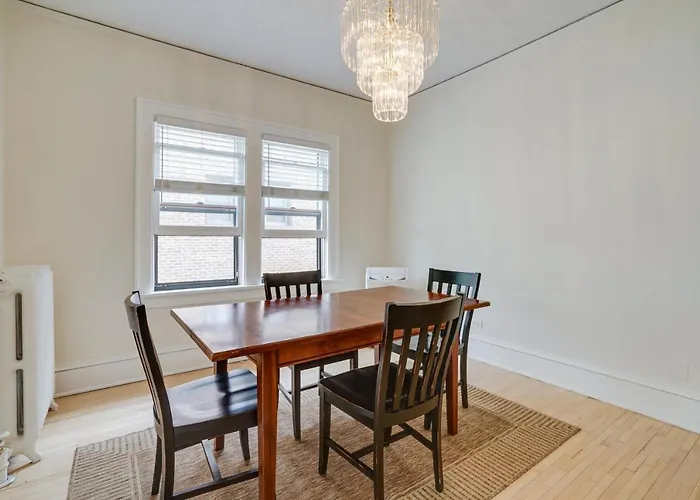 Bright Minneapolis Apartment - 1 Mi To Downtown!