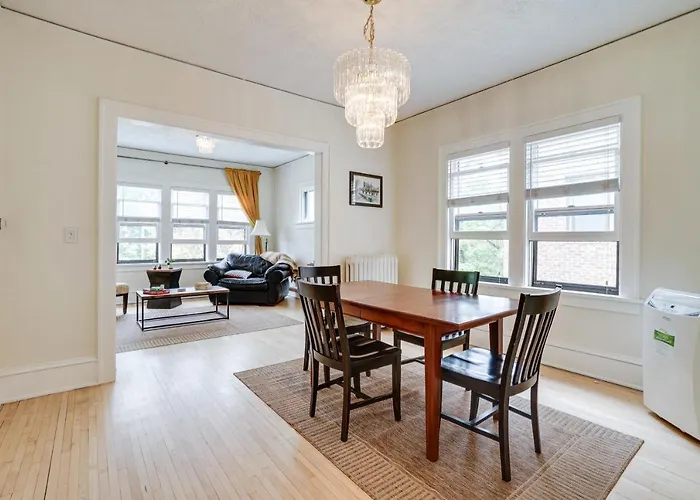Bright Minneapolis Apartment - 1 Mi To Downtown!