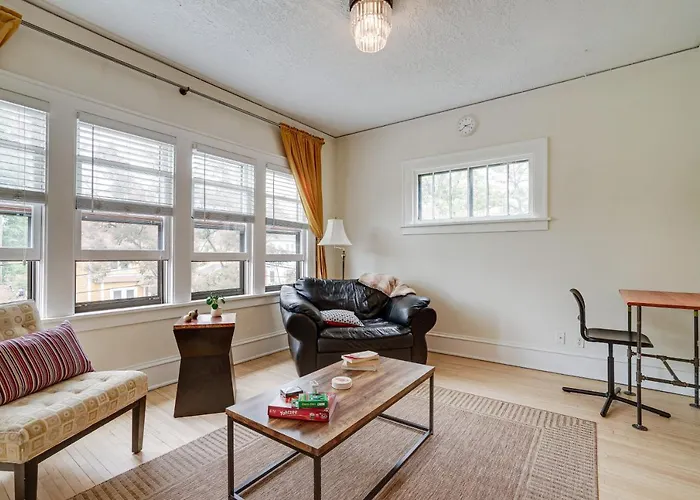 Bright Minneapolis Apartment - 1 Mi To Downtown!