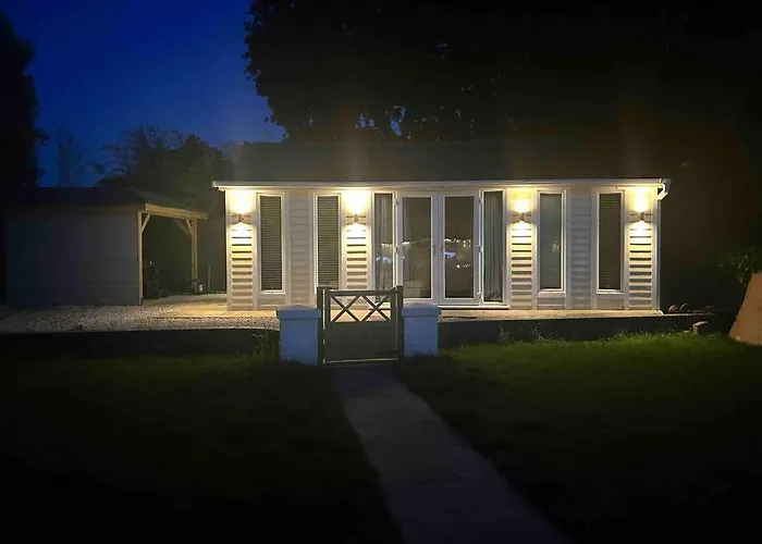 Cosy Studio Cabin With Optional Extra Hot Tub Lilliput Near Sandbanks Beach