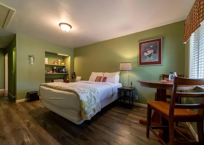 Elk Meadow Cabins 15B Lady Bird - Single Room