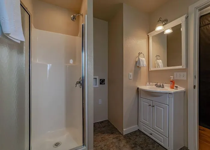 Elk Meadow Cabins 13B Bears Den - Single Room