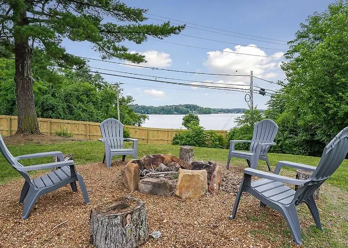 Lake Home, Dock, Fire Pit, Hot Tub, Game Room, Etc