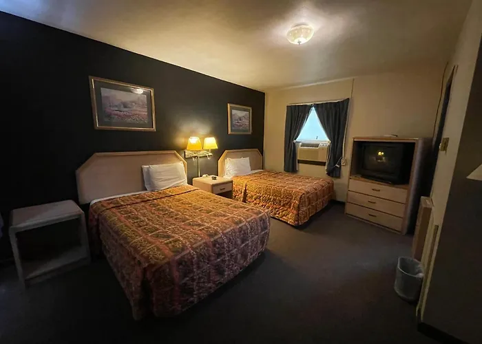 Twin Pine Motel