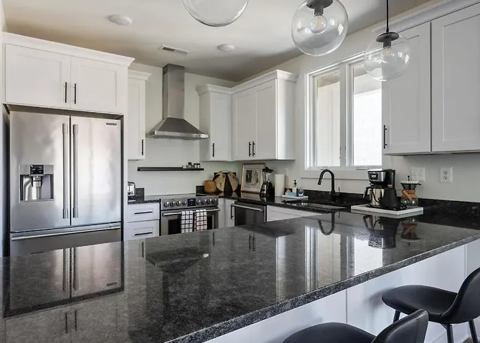 Piedmont Place Suite 304 - Near Vineyards!