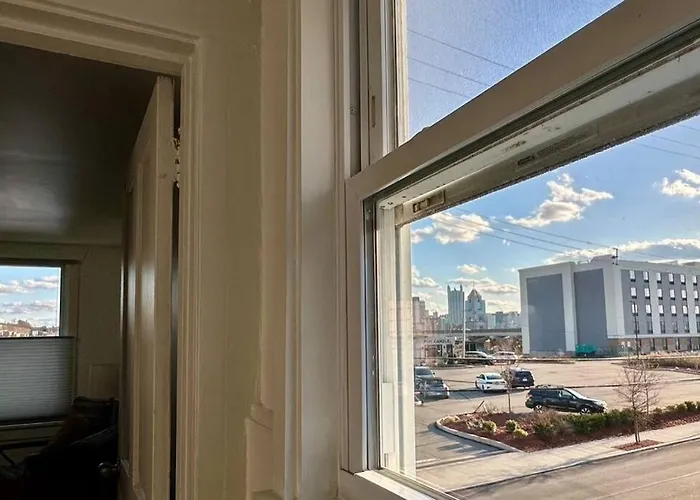 Unique Artsy 2 Bdrm Apt 1.5 Mi From Downtown