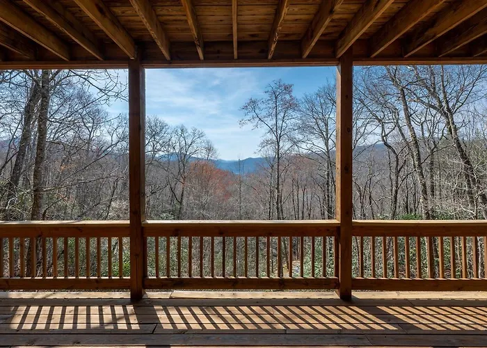 Flying Squirrel Lakeview House - Spacious House With Private Deck And Hot Tub
