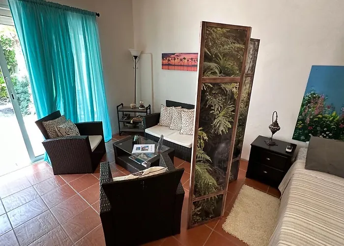 Studio Sleeps 2 With Free Parking