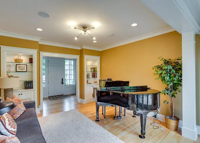 Stockbridge Retreat W/ Pool & Hot Tub!