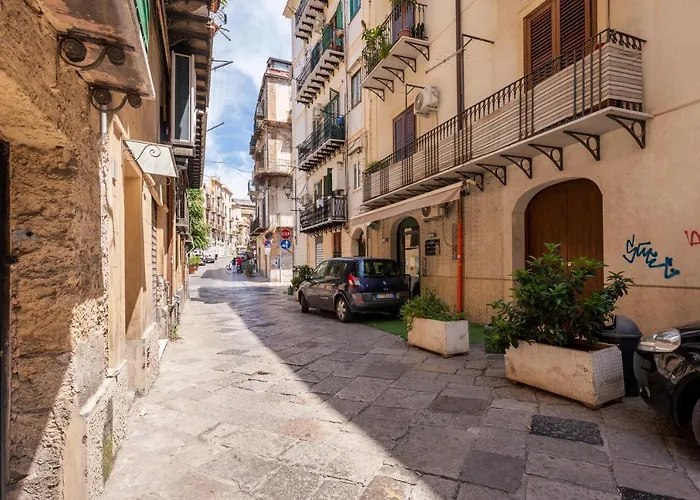 Le Porte Del Kassaro - Palermo Centro Storico Design Apartments & Balcony