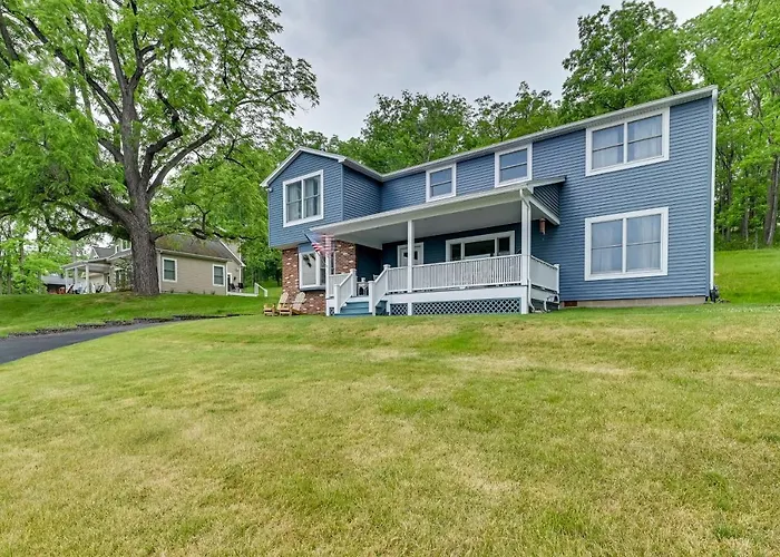 Lakefront Canandaigua Home W/ Dock & Kayak!