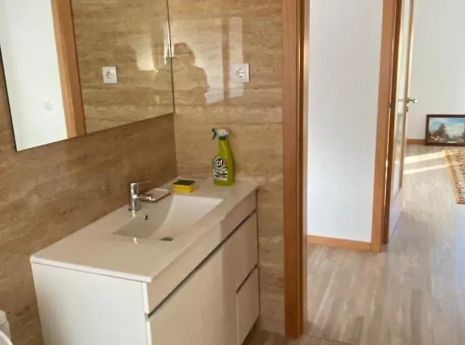 Vivenda Caixilao Casa Com 3 Quartos