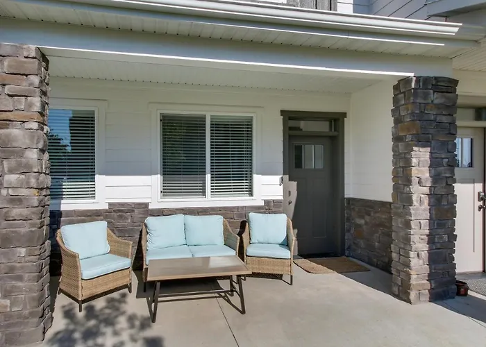 Garden City Townhome, Close To Parks + Downtown!