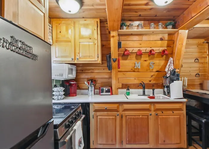 Near Trails: Forest Lake Retreat W/ Backyard Oasis