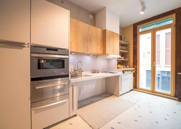 The Wooden House Vv