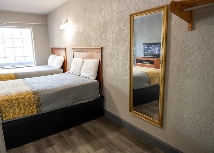 Riverside Inn And Suites