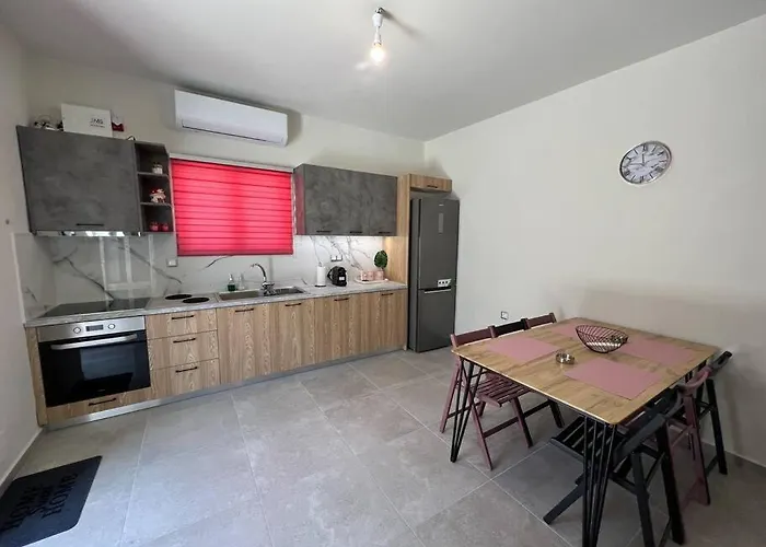 Modern Stylist House For Friends