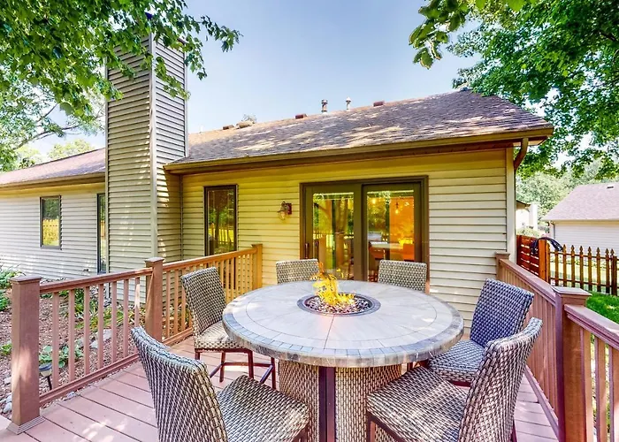 Dog-Friendly Yard! Family Retreat In Fort Wayne