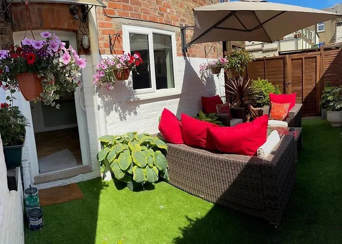 Self Contained Garden Flat Newly Refurbished