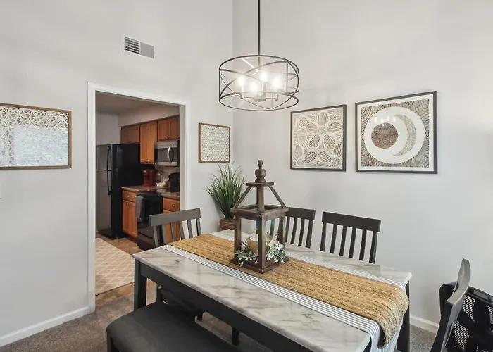 Overland Park Condo, Close To Lakes & Parks!