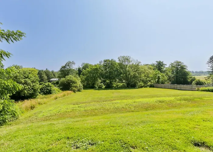 Connecticut Retreat: Steps To Historic Downtown!