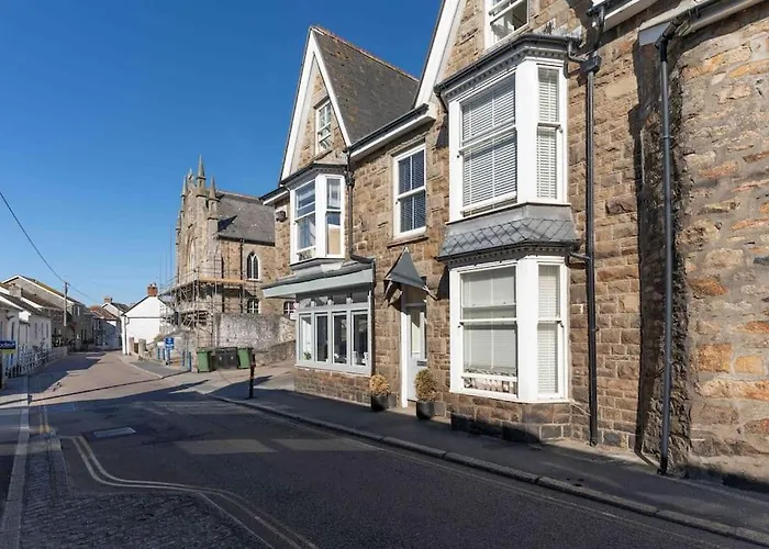 Room 3 Hotel Style Double Bedroom In Marazion