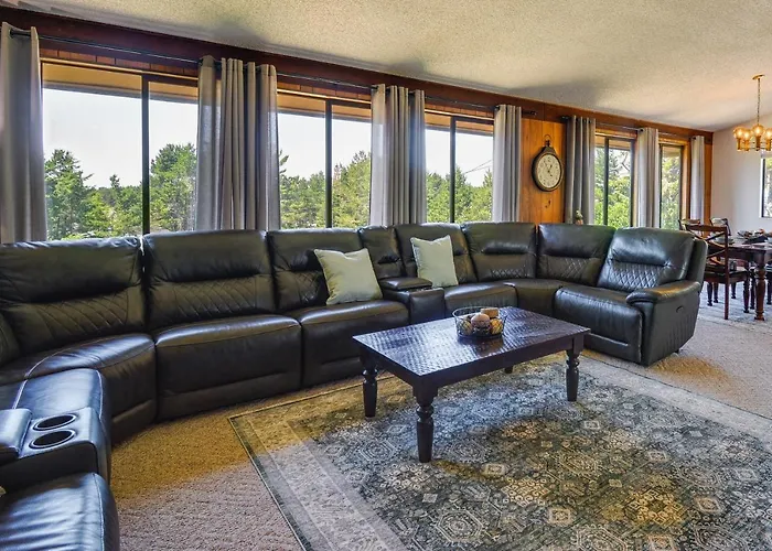 Westport Retreat W/ Pool Table: Walk To State Park
