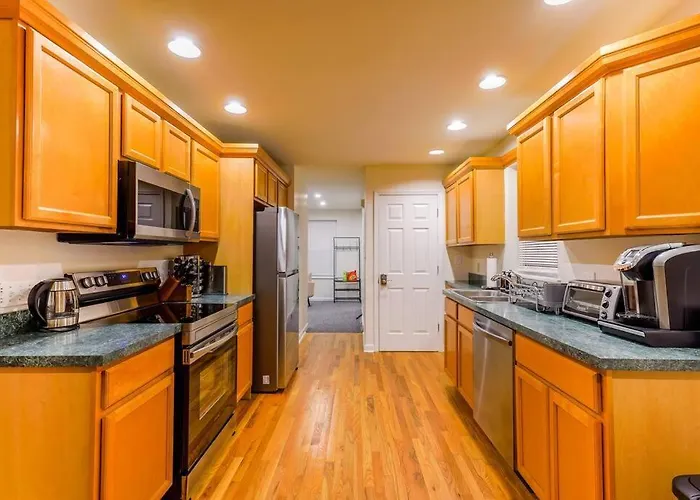 Saratoga Serenity: Charming Rental Nearby Downtown