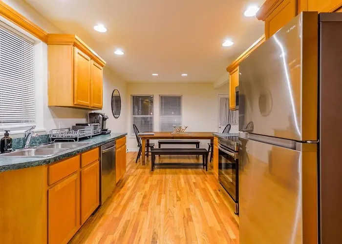 Saratoga Serenity: Charming Rental Nearby Downtown