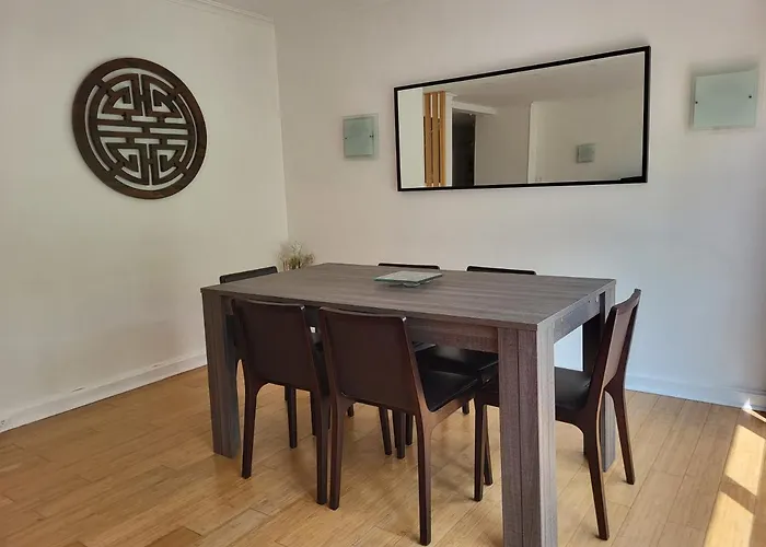 Spacious And Comfortable Apartment - Perfect For Families & Friends - Near Public Transportation