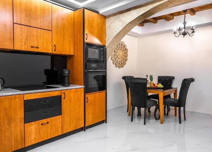 Odysseus Luxury House