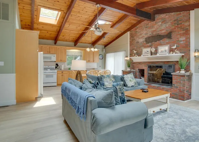 Ping-Pong Table, Beach Access: North Falmouth Home