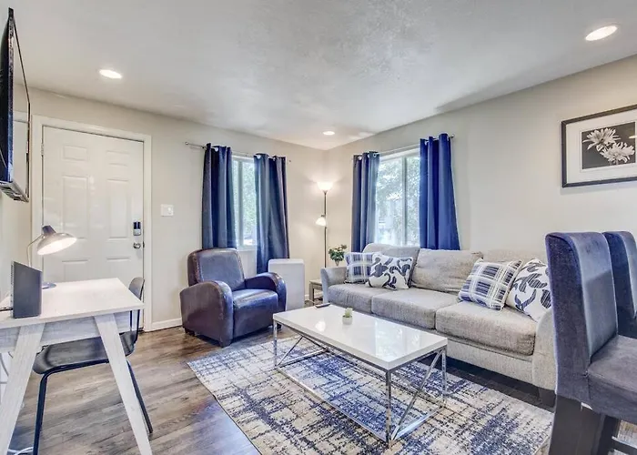 7Min Light Rail Walk - Royal Blue Lakewood Retreat
