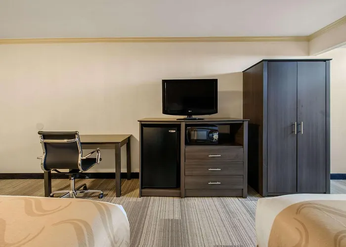 Hibiscus Inn & Suites