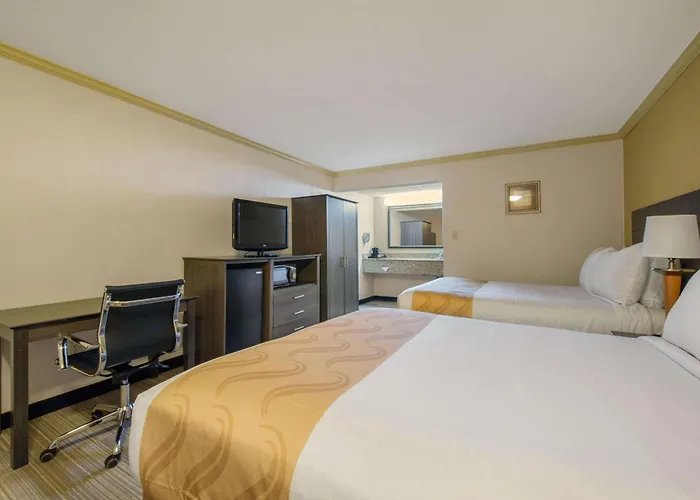 Hibiscus Inn & Suites