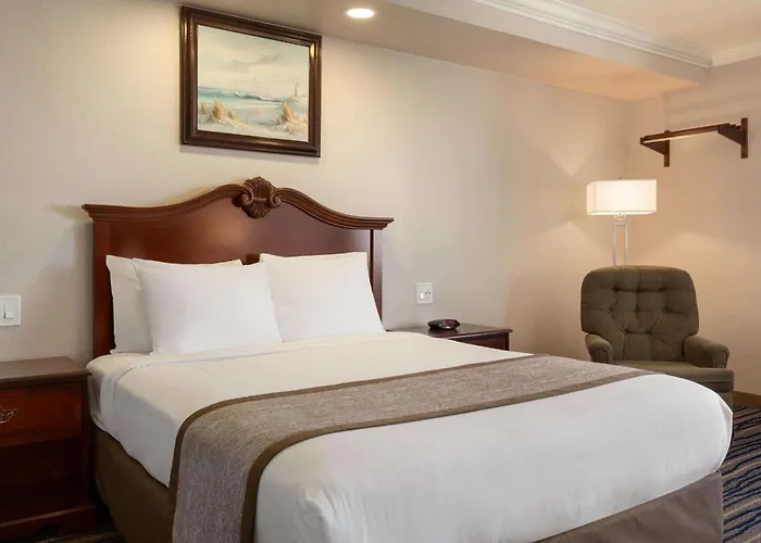 Days Inn By Wyndham Eureka Ca