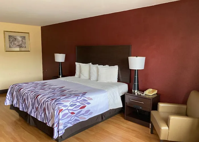 Red Roof Inn & Suites Cleveland, Tn