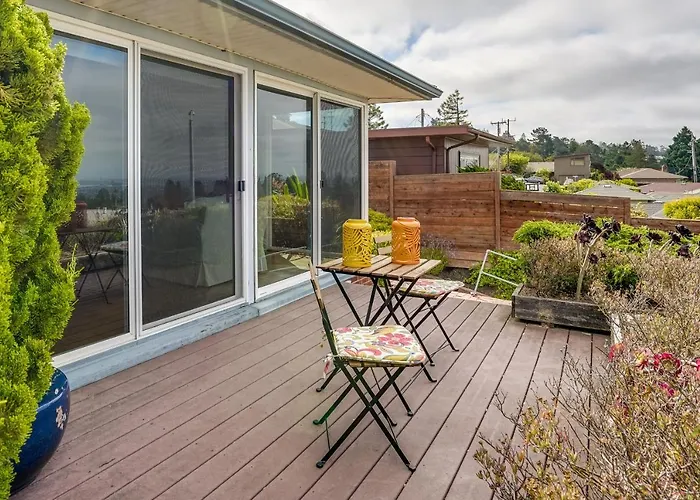 Stunning Bay-View Home In Kensington!