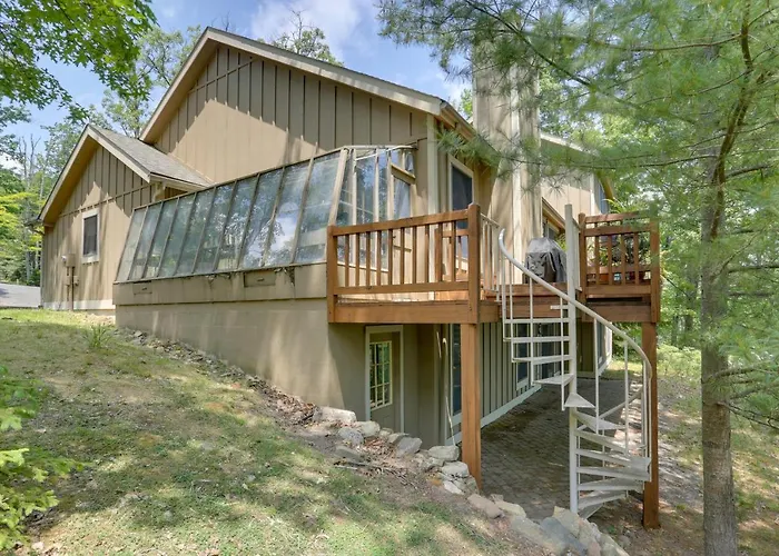 < 1 Mi To Camelback Resort: Home W/ Pool Table!