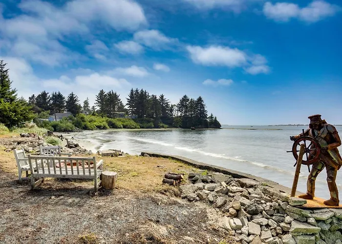 Waterfront Coos Bay Retreat W/ Sauna!
